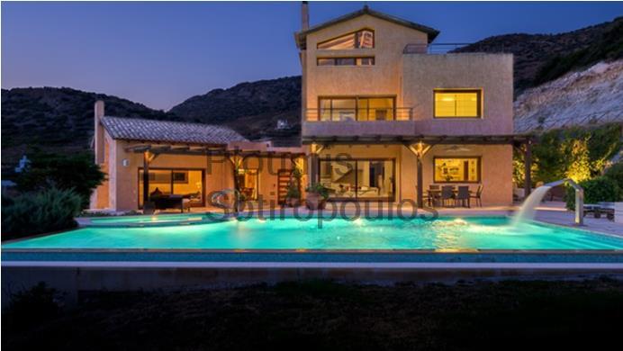 Luxurious villa in Porto Rafti Greece for Sale