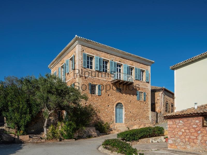 Καπεταναίικη Αρχοντική Κατοικία στο Γαλαξίδι Ελλάδα προς Πώληση