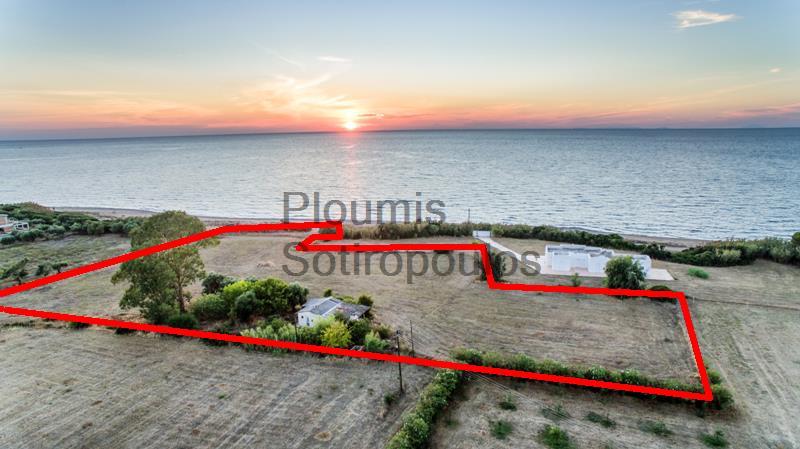 Plot of land on a Sandy Beach in Kyparissia, Peloponnese