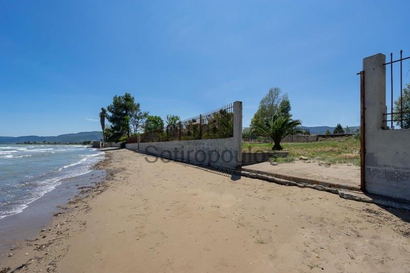 Beachfront Plot of Land with permit in Livanates,Fthiotida