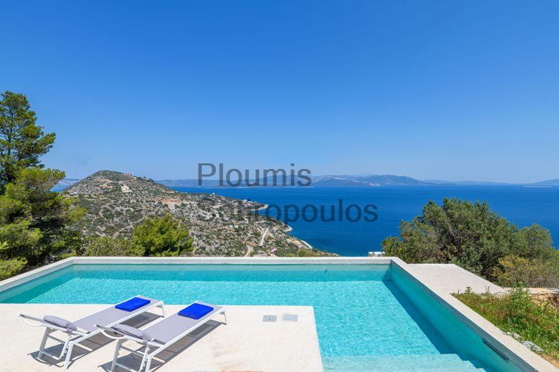 Luxurious villa in Schoinias  Greece for Sale