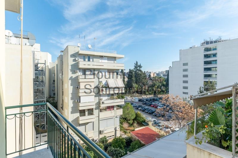 Ρετιρέ Διαμέρισμα-Γραφείο στην Πλατεία Μαβίλη Ελλάδα προς Πώληση